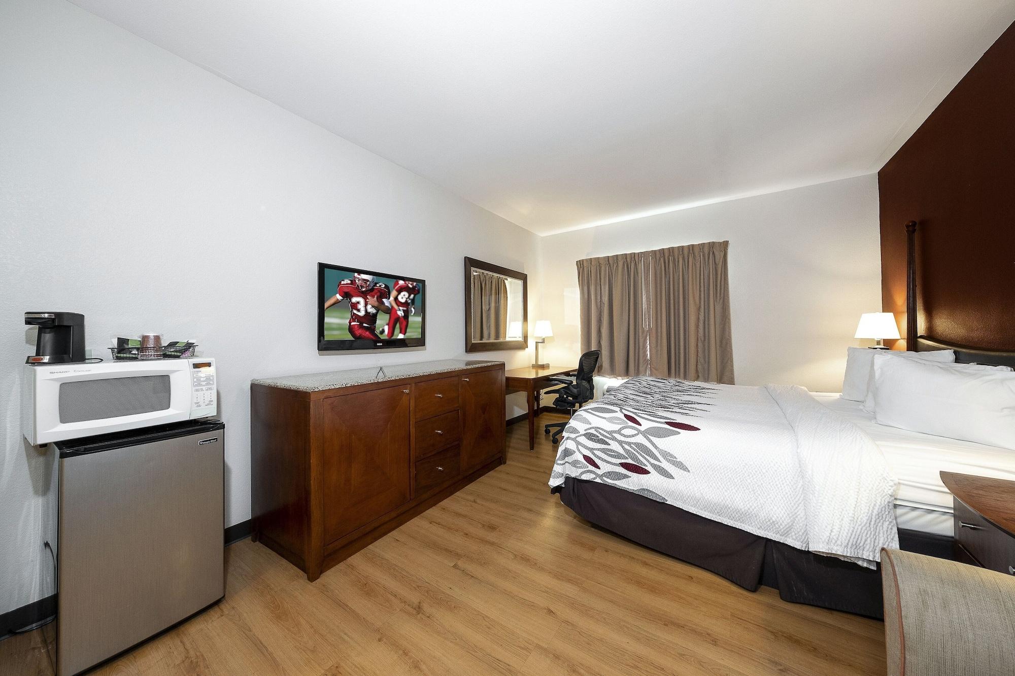 Red Roof Inn & Suites Biloxi - Ocean Springs Экстерьер фото