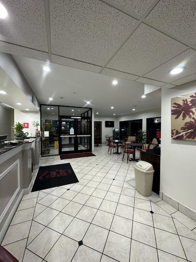 Red Roof Inn & Suites Biloxi - Ocean Springs Экстерьер фото