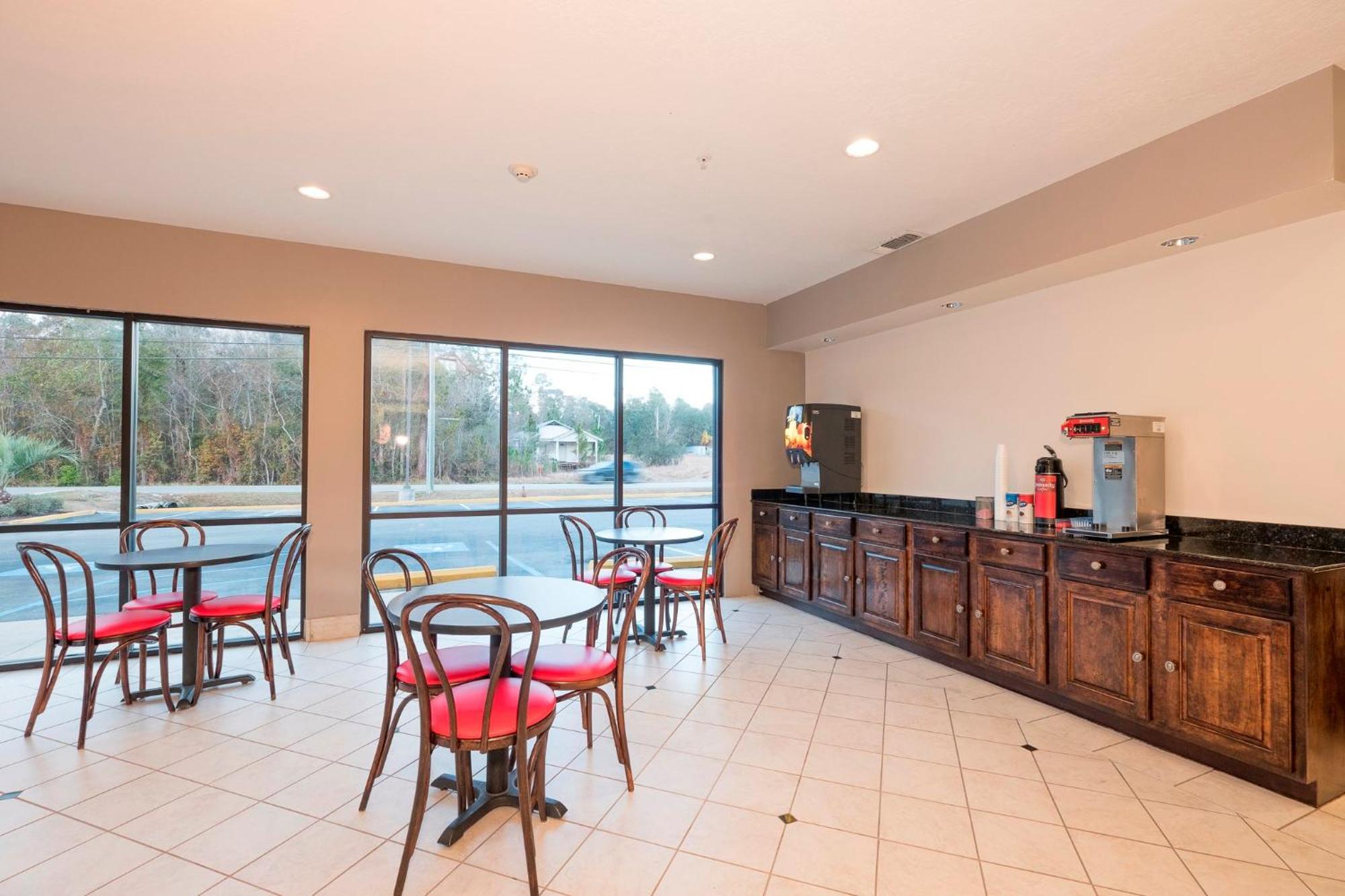 Red Roof Inn & Suites Biloxi - Ocean Springs Экстерьер фото