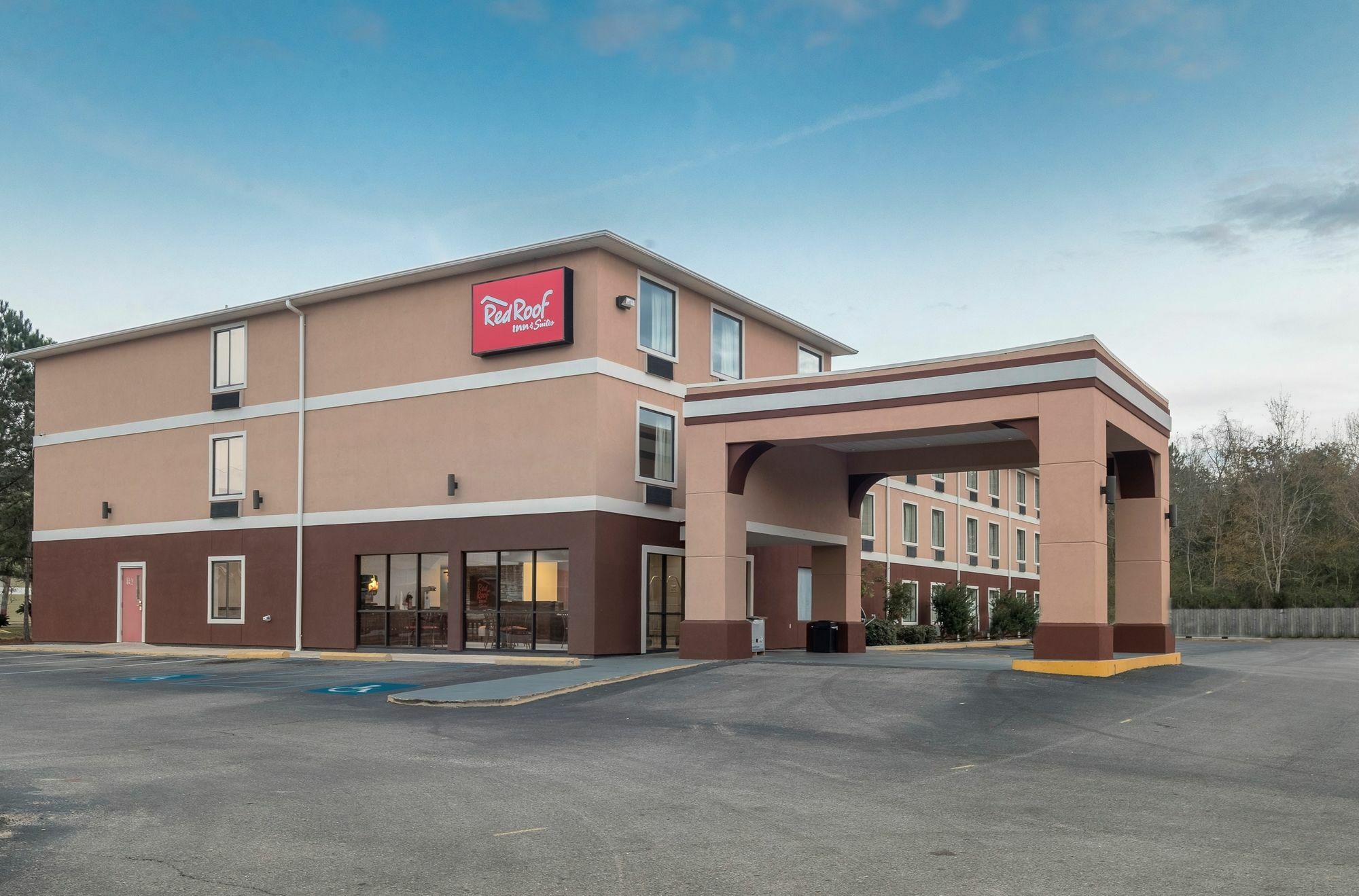 Red Roof Inn & Suites Biloxi - Ocean Springs Экстерьер фото